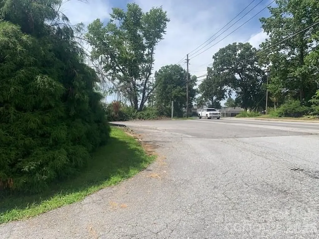 1001 & 1003 Greenville Highway Hendersonville NC 28792