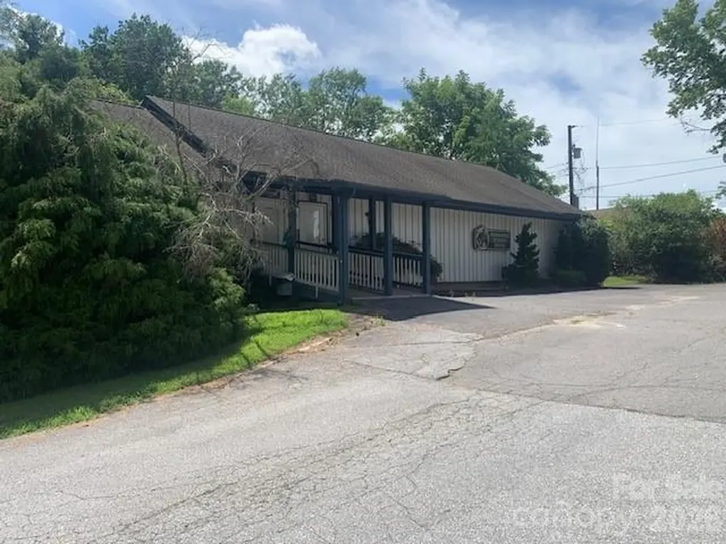 1001 & 1003 Greenville Highway Hendersonville NC 28792