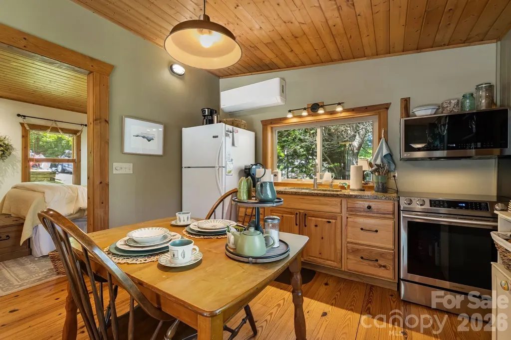 107 111 Hougie Heaven Lane Franklin NC 28734