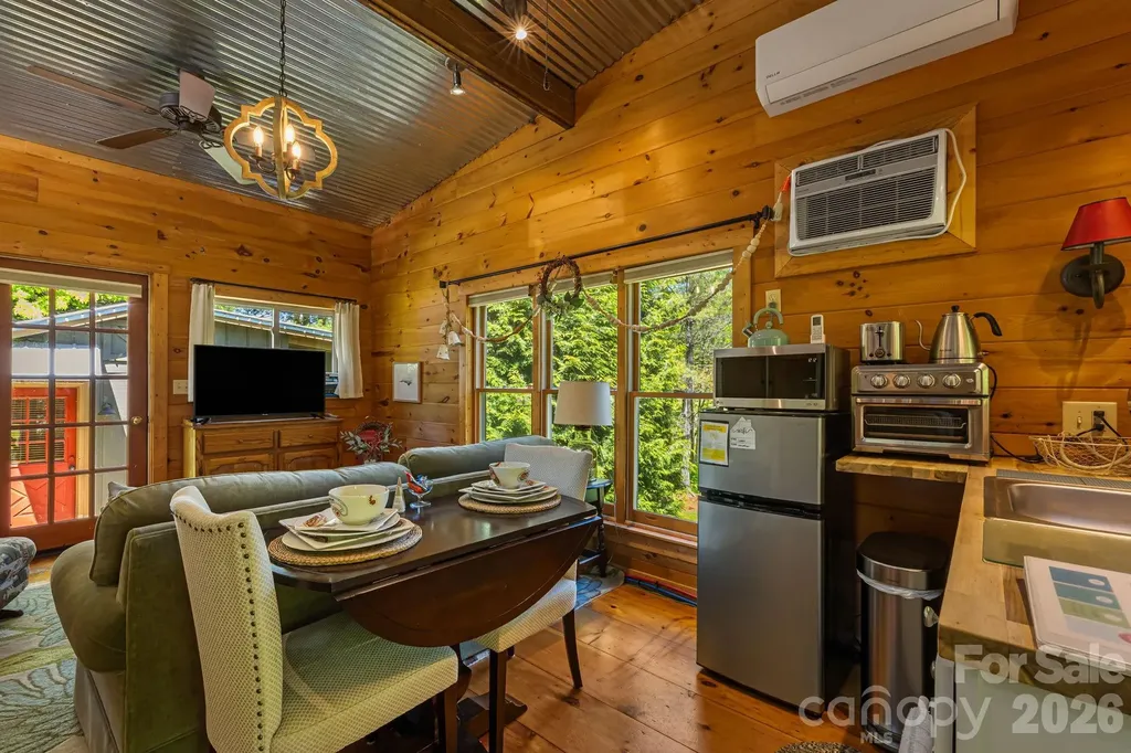 107 111 Hougie Heaven Lane Franklin NC 28734