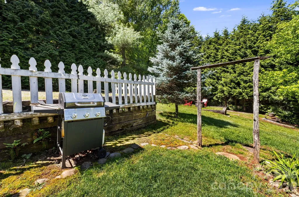 107 111 Hougie Heaven Lane Franklin NC 28734