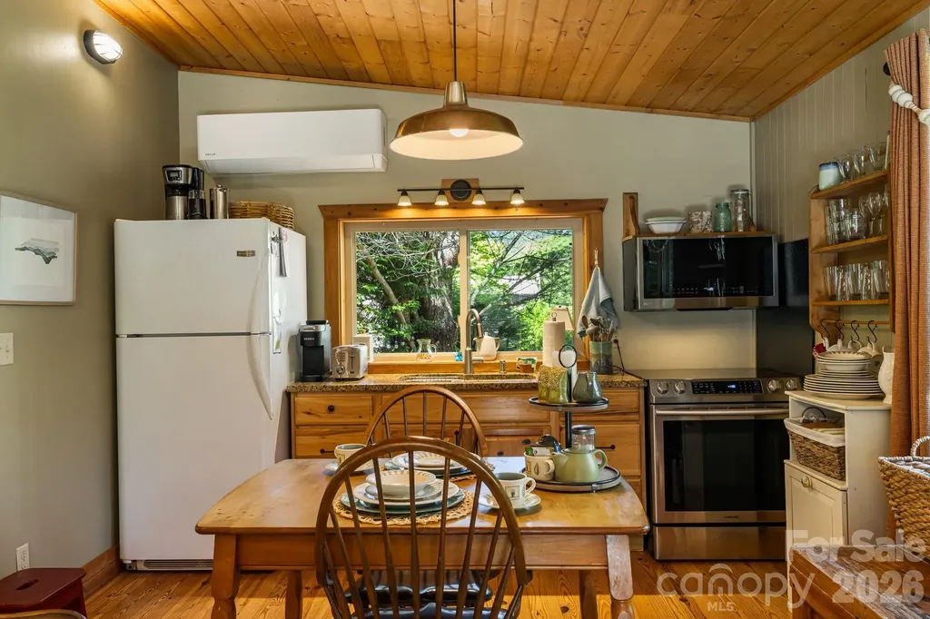 107 111 Hougie Heaven Lane Franklin NC 28734