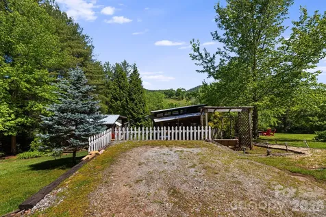 107 111 Hougie Heaven Lane Franklin NC 28734