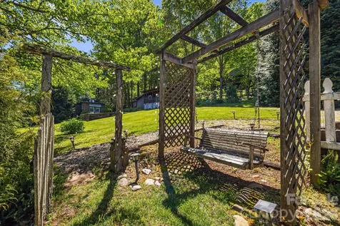 107 111 Hougie Heaven Lane Franklin NC 28734