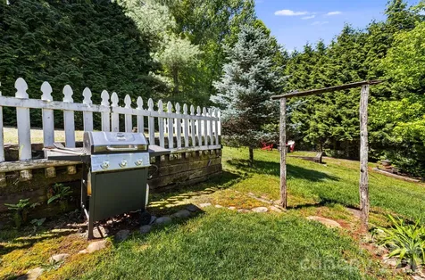 107 111 Hougie Heaven Lane Franklin NC 28734