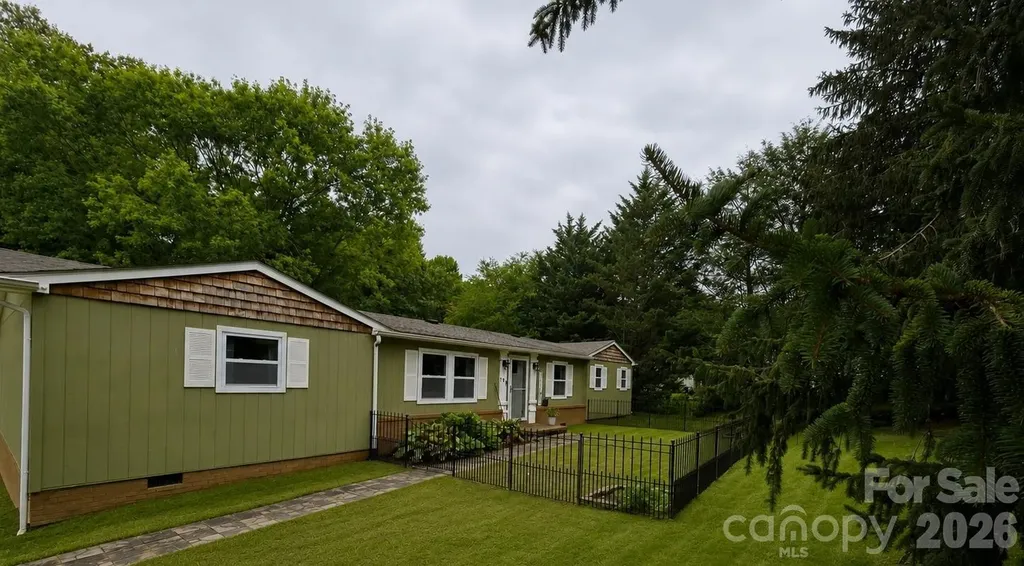 32 Reeves Road Leicester NC 28748