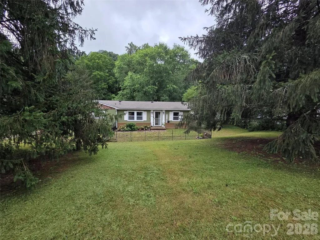 32 Reeves Road Leicester NC 28748