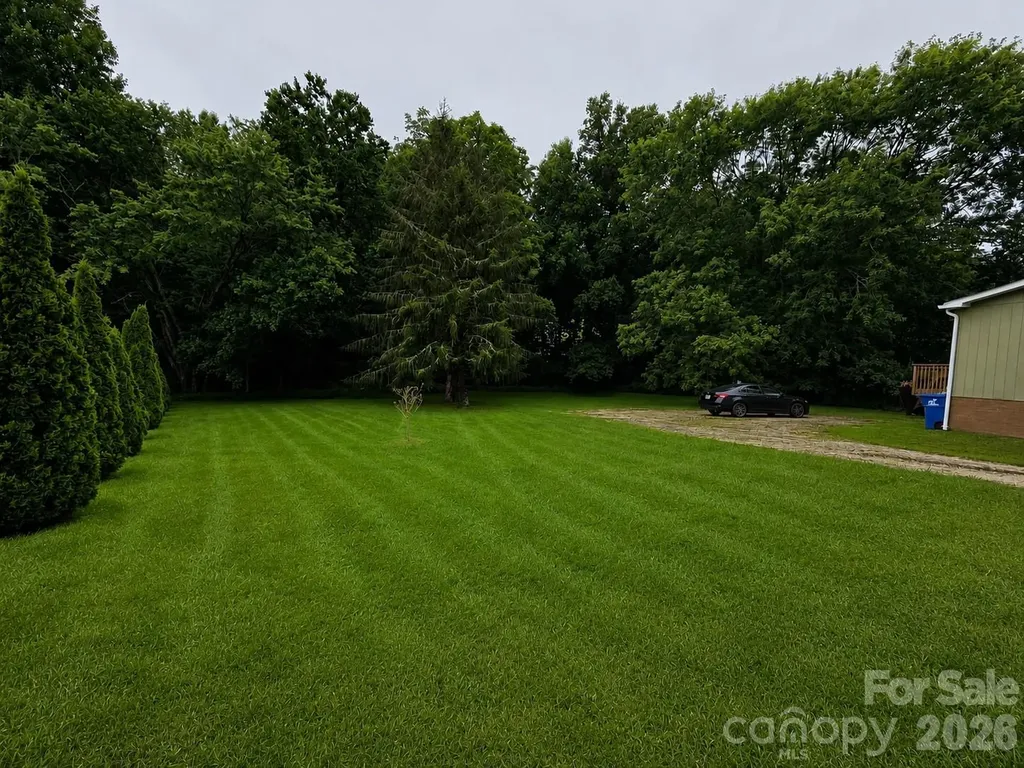 32 Reeves Road Leicester NC 28748