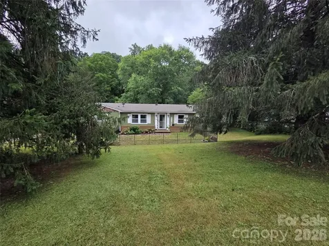 32 Reeves Road Leicester NC 28748