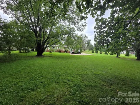 32 Reeves Road Leicester NC 28748