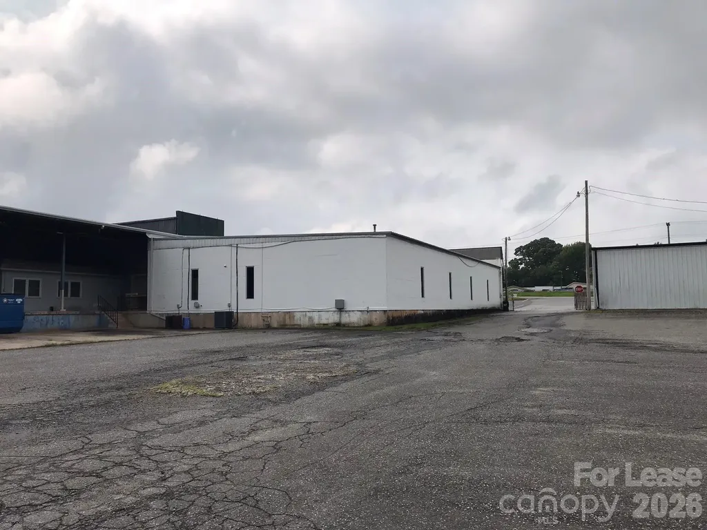 1635-4 East Dixon Boulevard Shelby NC 28150