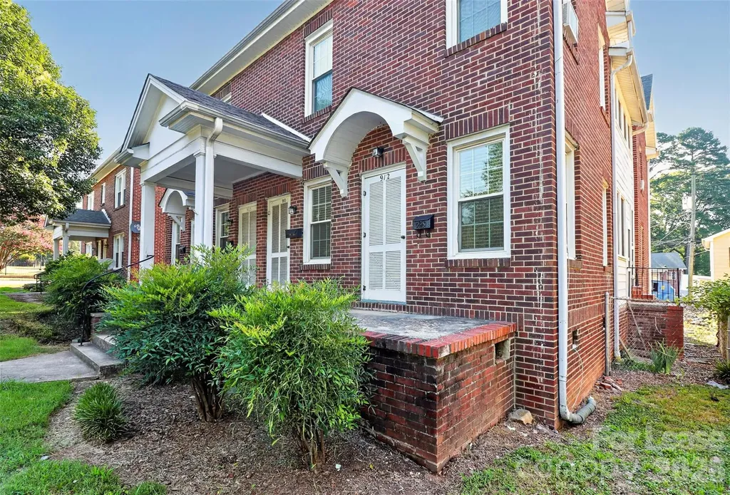 912 S York Street Gastonia NC 28052