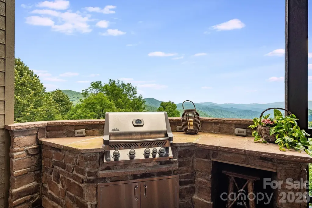 817 Running Cedar Lane Mars Hill NC 28754