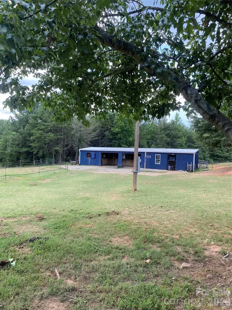 1568 John Smith Road Columbus NC 28722