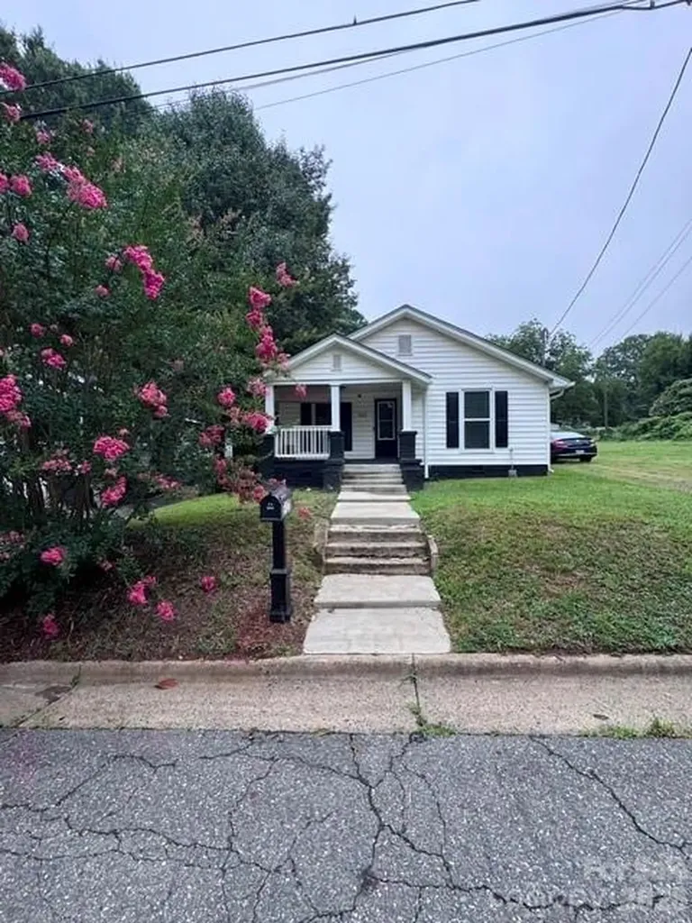 512 S Gray Street Gastonia NC 28052
