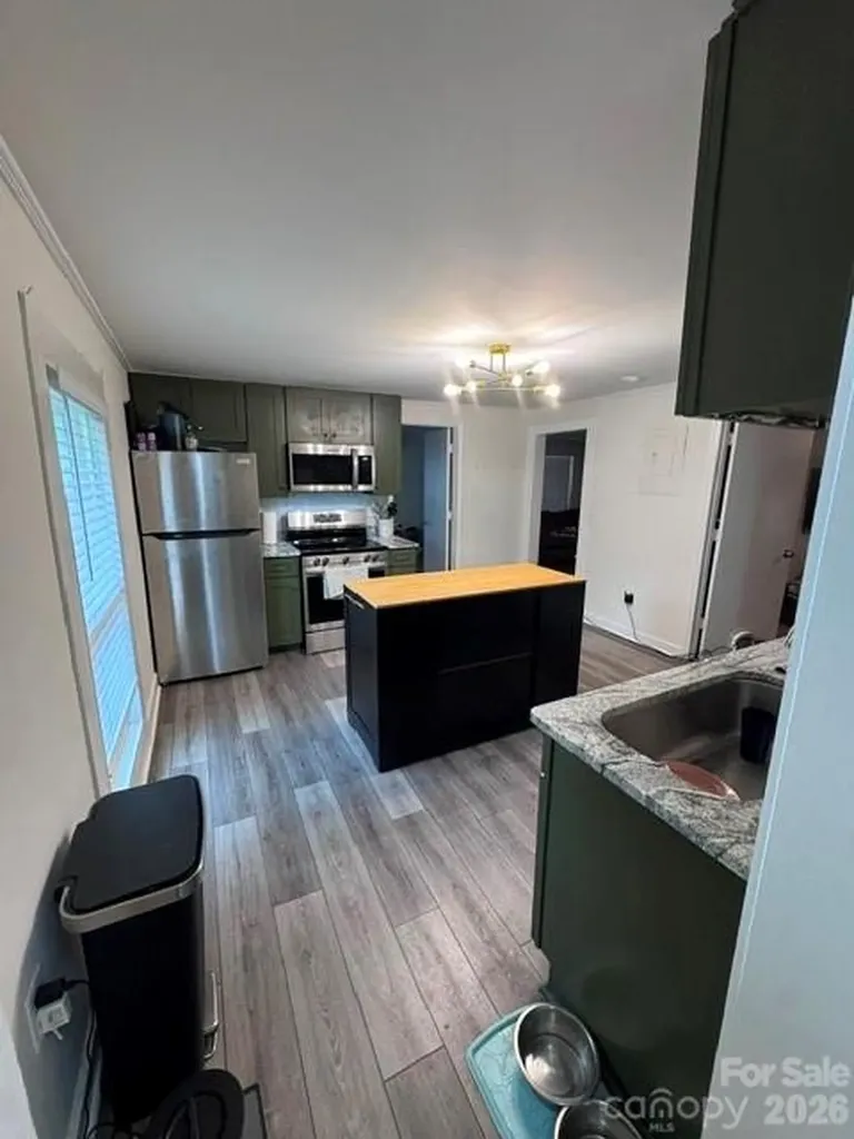 512 S Gray Street Gastonia NC 28052