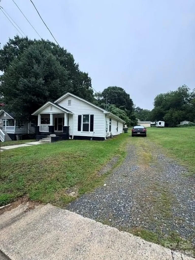 512 S Gray Street Gastonia NC 28052