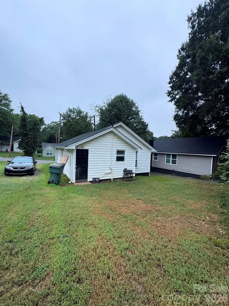 512 S Gray Street Gastonia NC 28052
