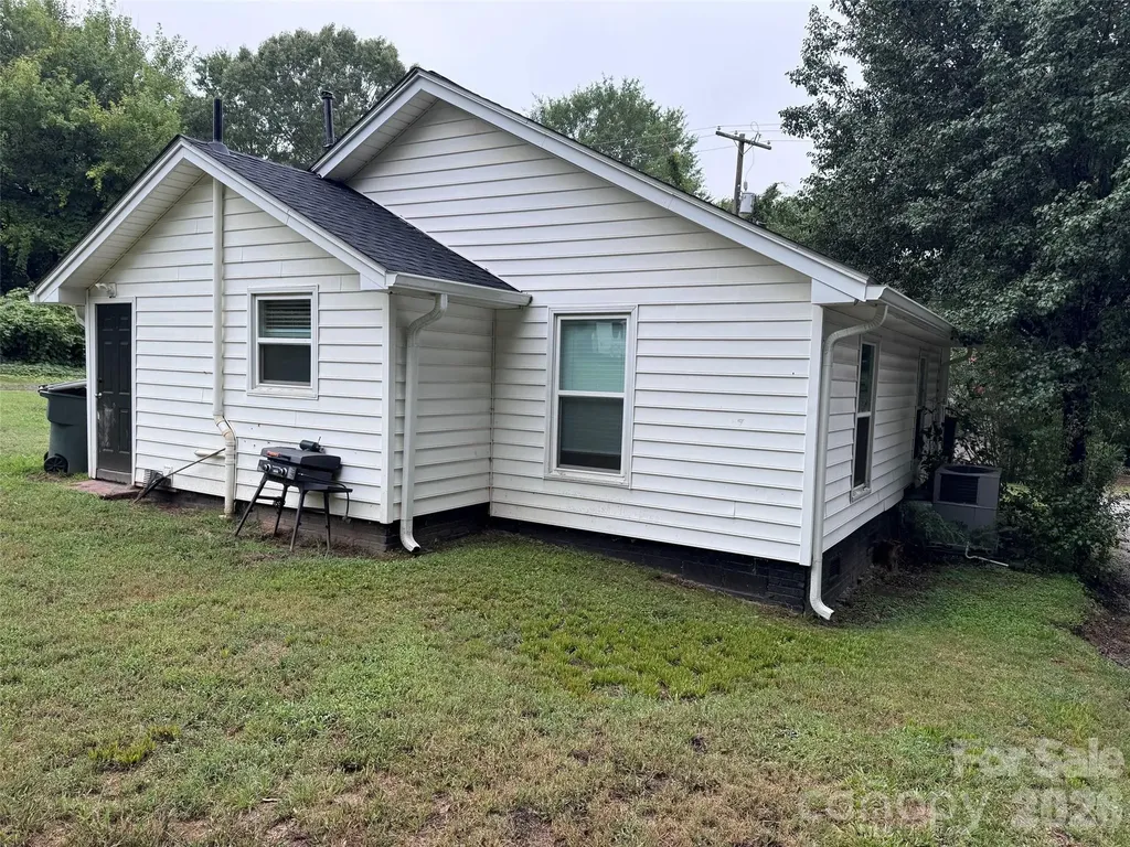 512 S Gray Street Gastonia NC 28052