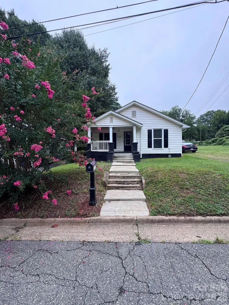 512 S Gray Street Gastonia NC 28052