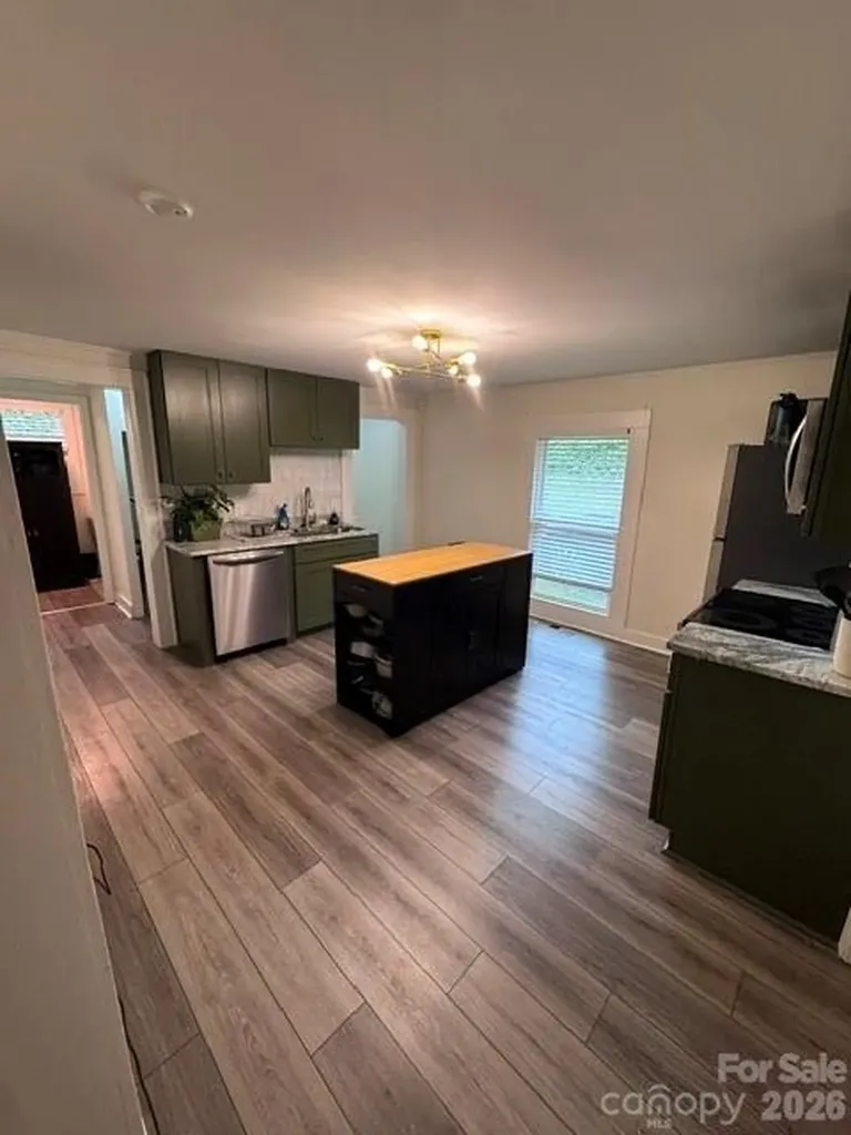 512 S Gray Street Gastonia NC 28052