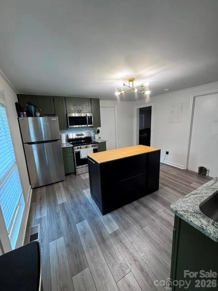 512 S Gray Street Gastonia NC 28052