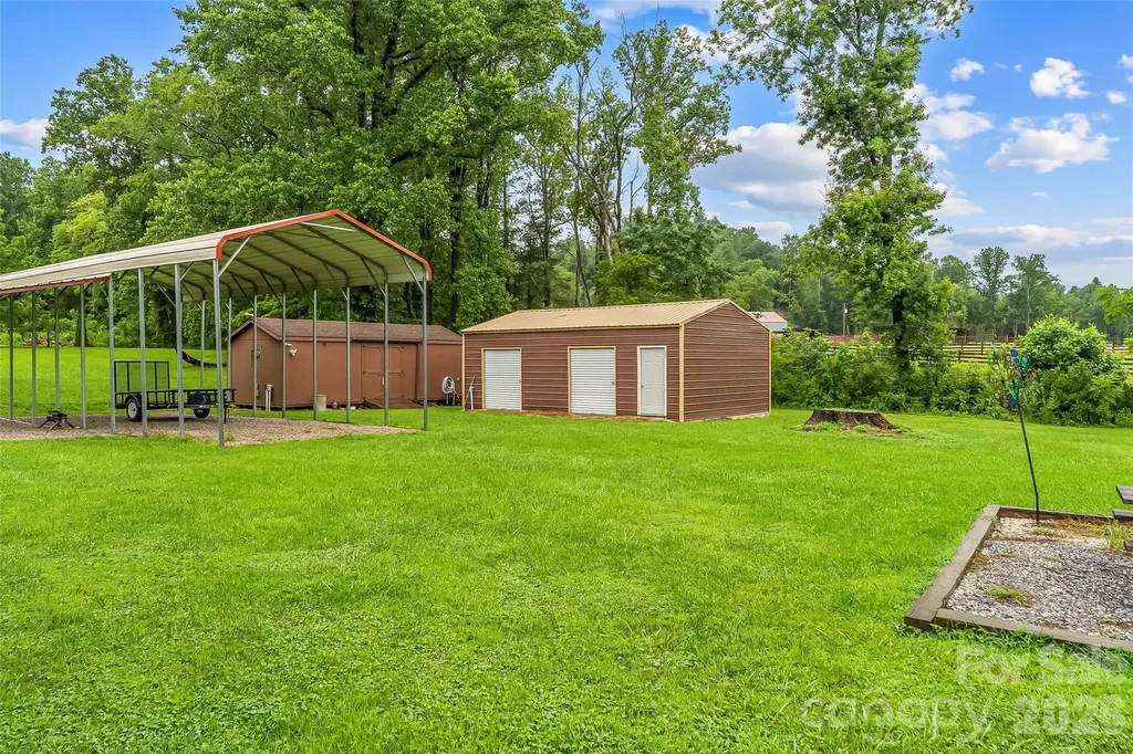 8647 Us 221 Highway N Marion NC 28752