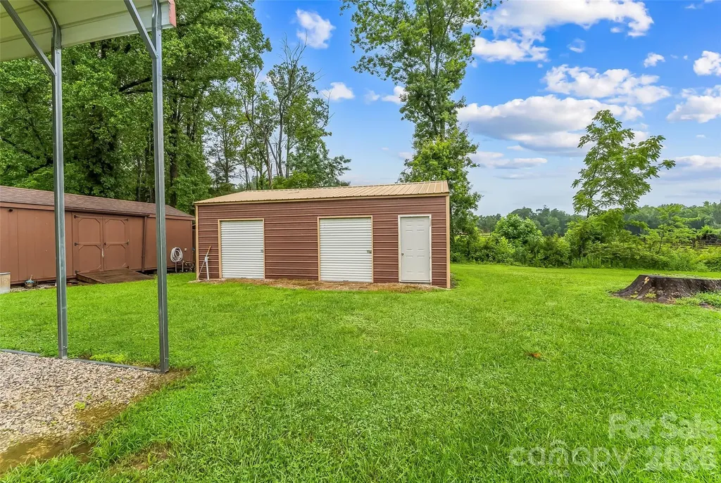 8647 Us 221 Highway N Marion NC 28752