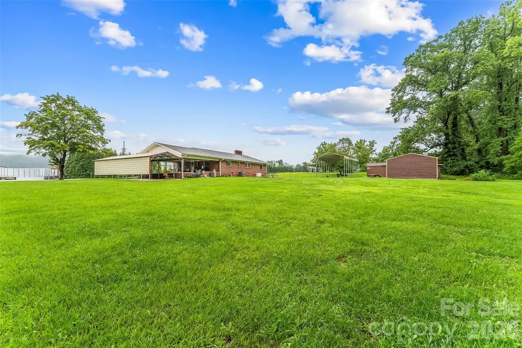 8647 Us 221 Highway N Marion NC 28752