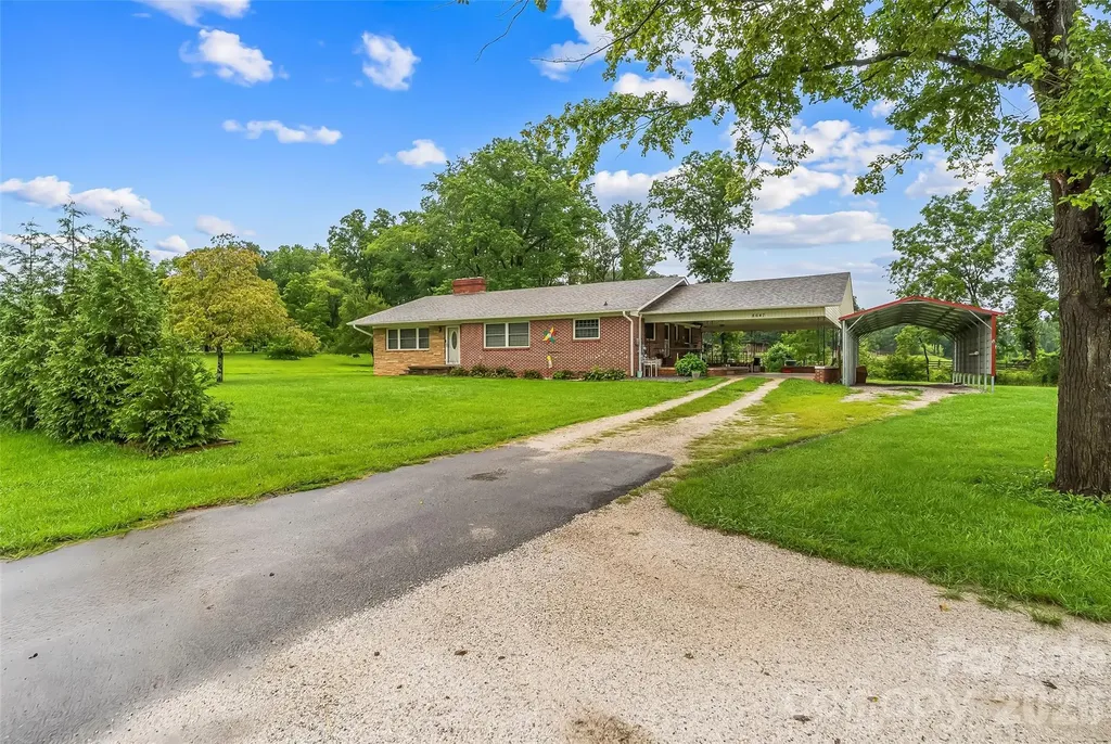 8647 Us 221 Highway N Marion NC 28752