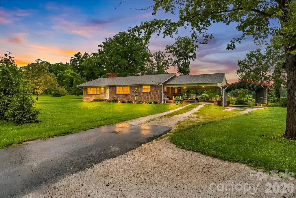 8647 Us 221 Highway N Marion NC 28752