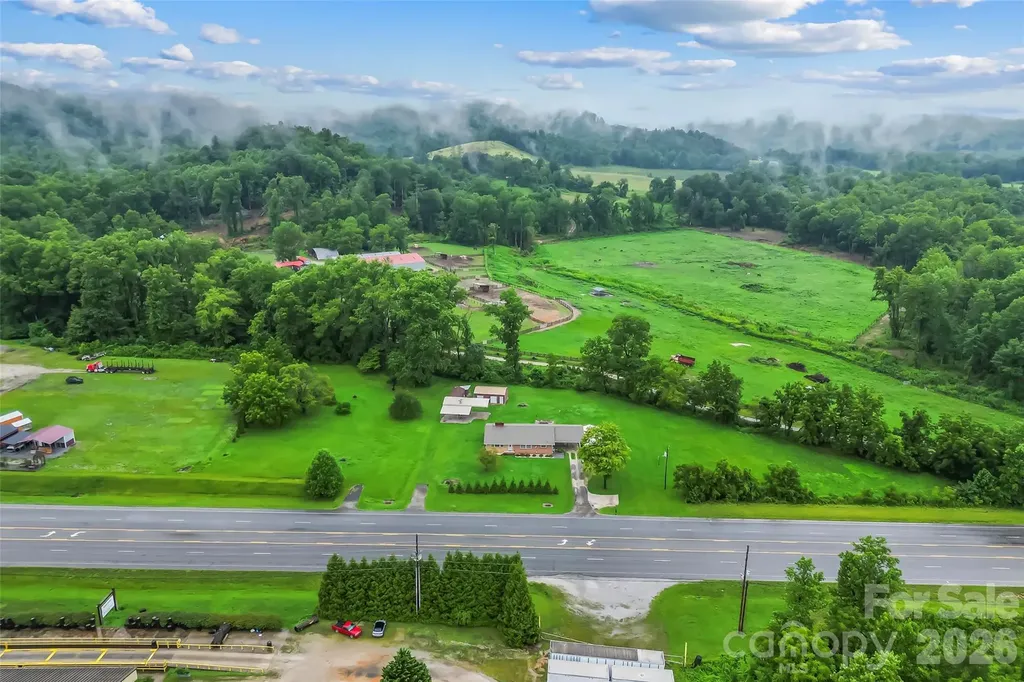 8647 Us 221 Highway N Marion NC 28752