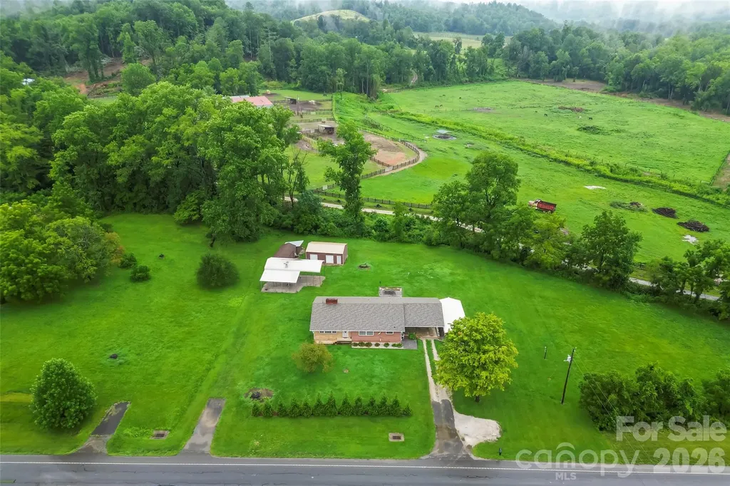 8647 Us 221 Highway N Marion NC 28752