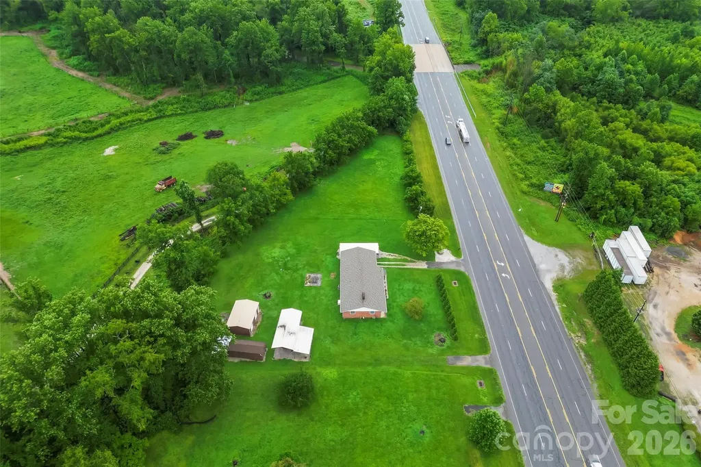 8647 Us 221 Highway N Marion NC 28752