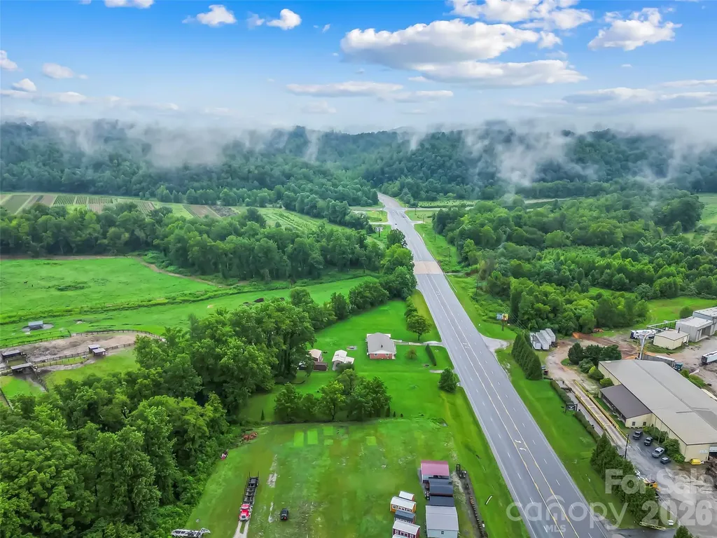 8647 Us 221 Highway N Marion NC 28752