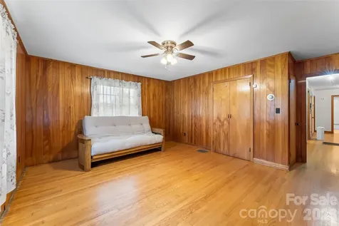 8647 Us 221 Highway N Marion NC 28752