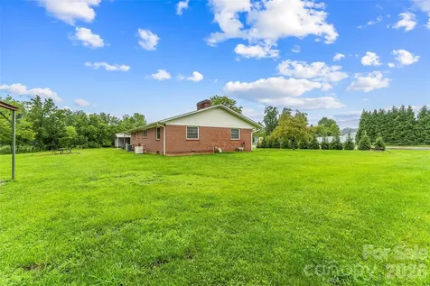 8647 Us 221 Highway N Marion NC 28752