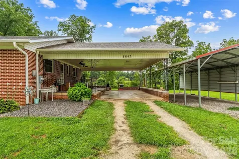 8647 Us 221 Highway N Marion NC 28752