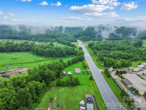 8647 Us 221 Highway N Marion NC 28752