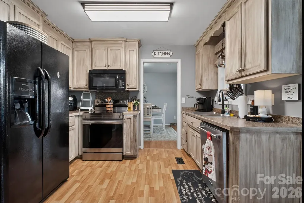 121 Guernsey Court Dallas NC 28034