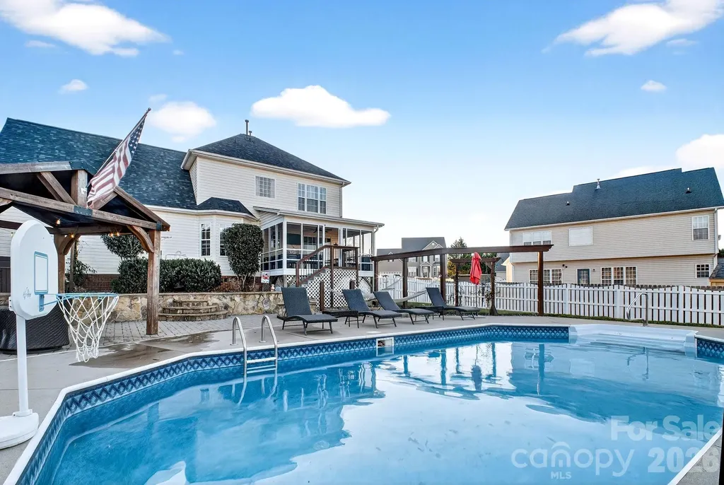 121 Guernsey Court Dallas NC 28034