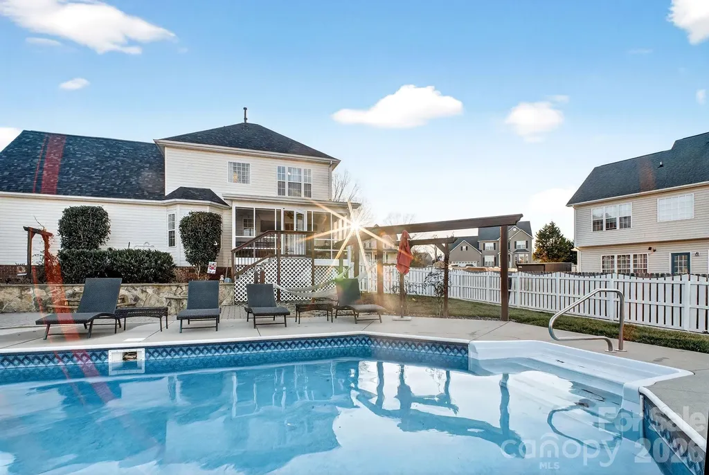 121 Guernsey Court Dallas NC 28034