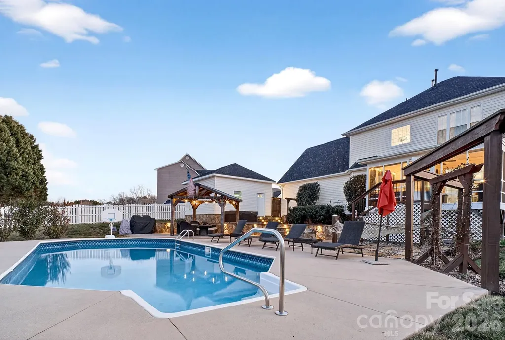 121 Guernsey Court Dallas NC 28034