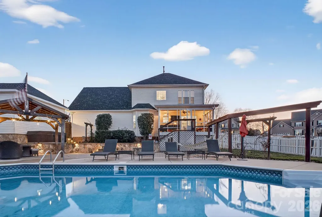 121 Guernsey Court Dallas NC 28034