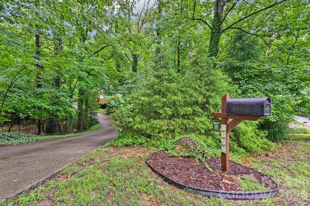 8658 Dog Leg Road Mooresville NC 28673