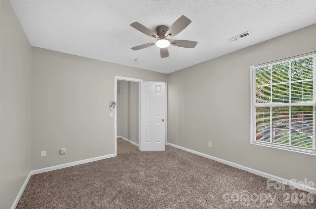 1057 19th Street NE Hickory NC 28601