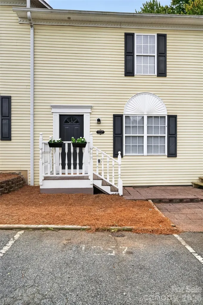 1057 19th Street NE Hickory NC 28601