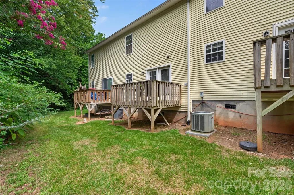 1057 19th Street NE Hickory NC 28601