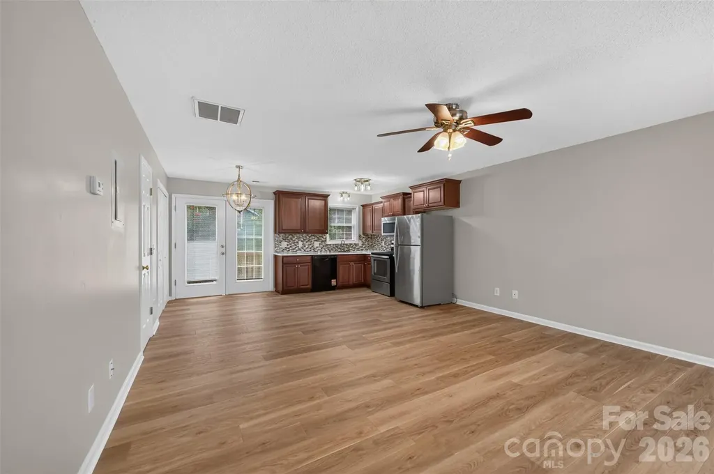 1057 19th Street NE Hickory NC 28601