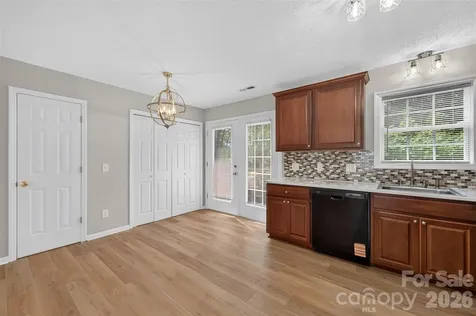1057 19th Street NE Hickory NC 28601